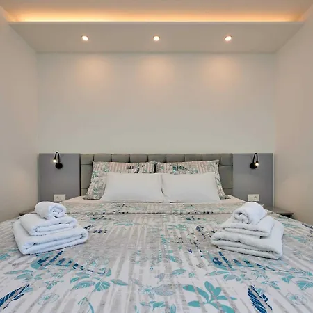 Apartman Exclusive Okrug Gornji With Shared Pool - Two Bedroom With Shared Pool *