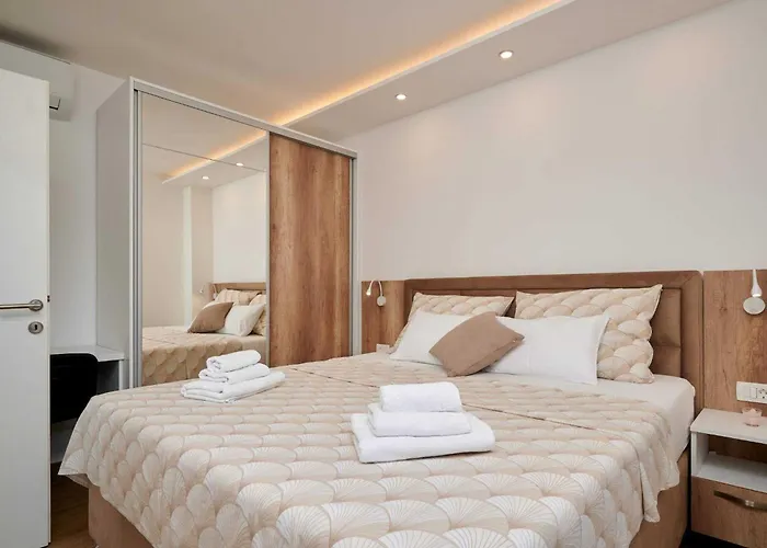 Exclusive Okrug Gornji With Shared Pool - Two Bedroom With Shared Pool * Τρογκίρ