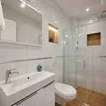 Exclusive Okrug Gornji With Shared Pool - Two Bedroom With Shared Pool Apartamento Trogir