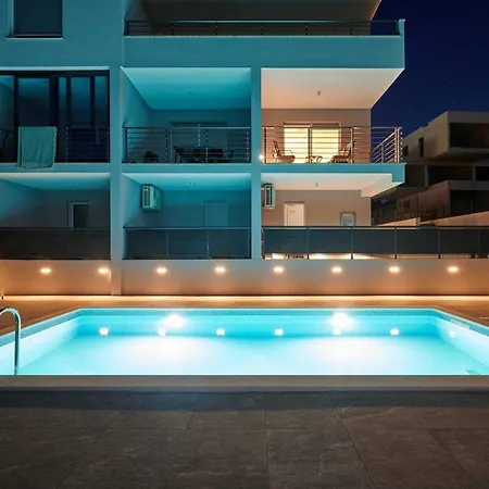 Exclusive Okrug Gornji With Shared Pool - Two Bedroom With Shared Pool アパート *