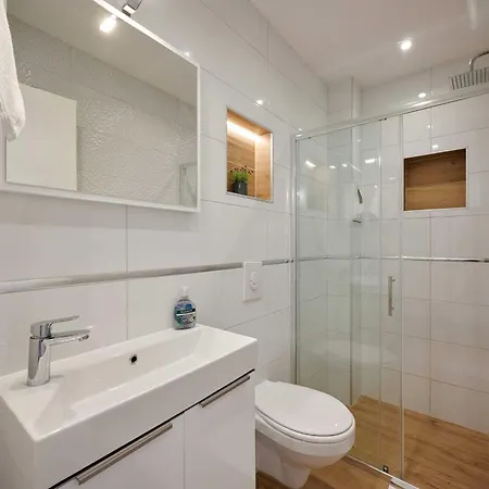 Exclusive Okrug Gornji With Shared Pool - Two Bedroom With Shared Pool アパート トロギール