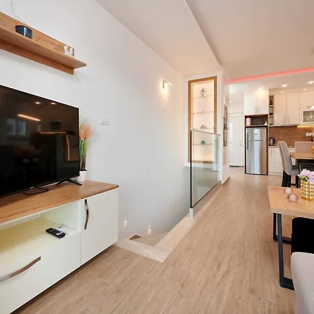 アパート Exclusive Okrug Gornji With Shared Pool - Two Bedroom With Shared Pool トロギール