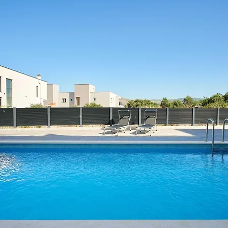 Exclusive Okrug Gornji With Shared Pool - Two Bedroom With Shared Pool Apartment