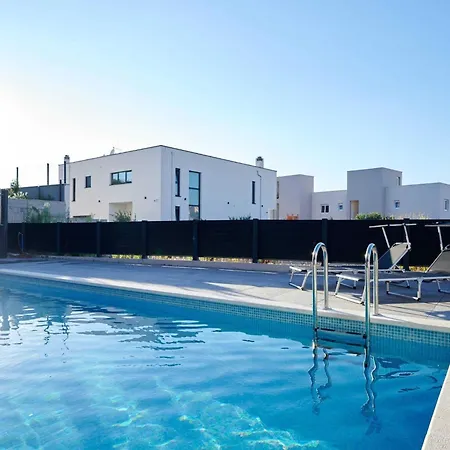 Exclusive Okrug Gornji With Shared Pool - Two Bedroom With Shared Pool * トロギール