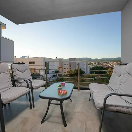 Exclusive Okrug Gornji With Shared Pool - Two Bedroom With Shared Pool トロギール