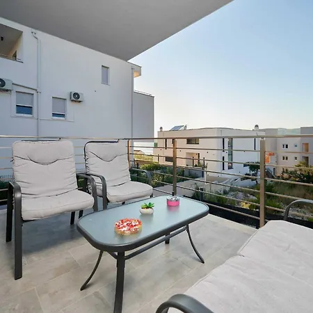 Exclusive Okrug Gornji With Shared Pool - Two Bedroom With Shared Pool トロギール