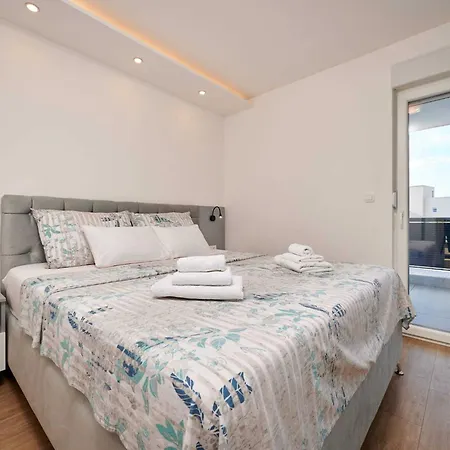 Exclusive Okrug Gornji With Shared Pool - Two Bedroom With Shared Pool *
