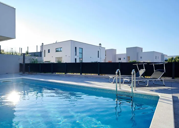 Exclusive Okrug Gornji With Shared Pool - Two Bedroom With Shared Pool * トロギール
