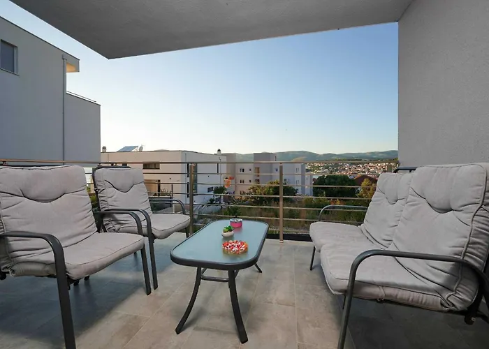 Exclusive Okrug Gornji With Shared Pool - Two Bedroom With Shared Pool トロギール