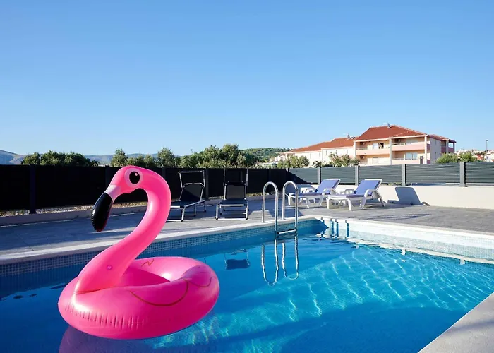 Exclusive Okrug Gornji With Shared Pool - Two Bedroom With Shared Pool * トロギール