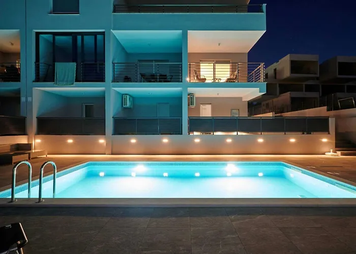 Exclusive Okrug Gornji With Shared Pool - Two Bedroom With Shared Pool アパート *