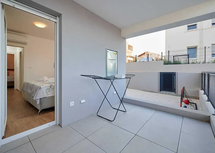 Exclusive Okrug Gornji With Shared Pool - Two Bedroom With Shared Pool トロギール