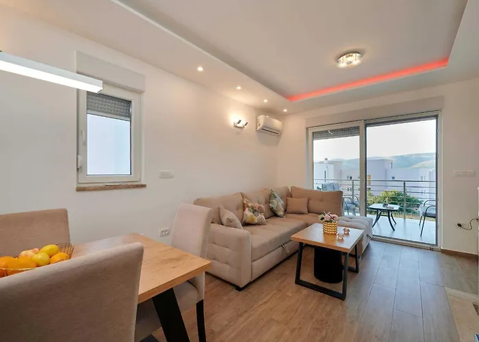 アパート Exclusive Okrug Gornji With Shared Pool - Two Bedroom With Shared Pool トロギール